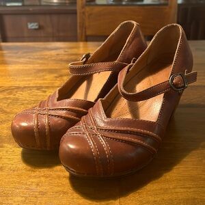 Dansko brown leather strapped heels sz 10/EU41
